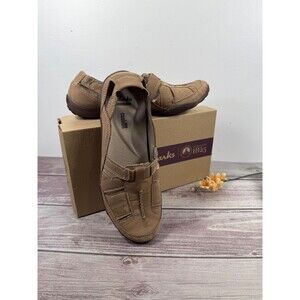 Clarks Slip On Shoes Women SZ 7.5M Tan‎ Leather Comfort Flats Stretch